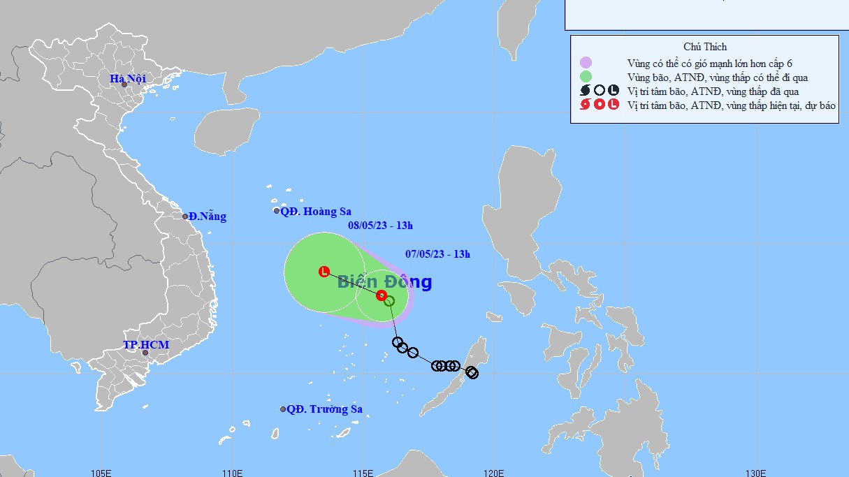 Dự báo, gần 24 giờ tới, áp thấp nhiệt đới trên Biển Đông sẽ suy yếu thành vùng áp thấp, cường độ giảm dần