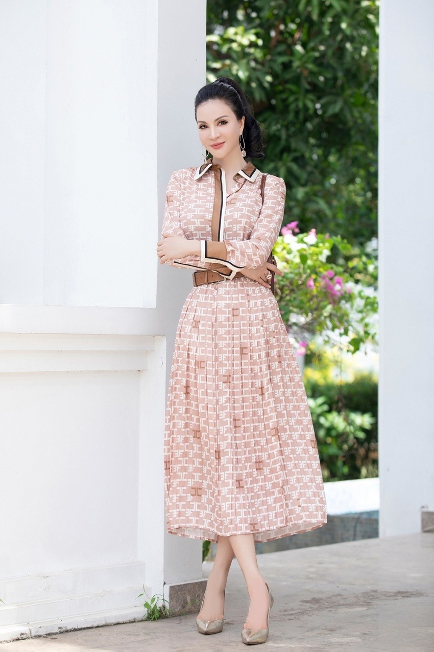Tinh tế lịch sự và vô cùng sang trọng với đầm liền chốn công sở