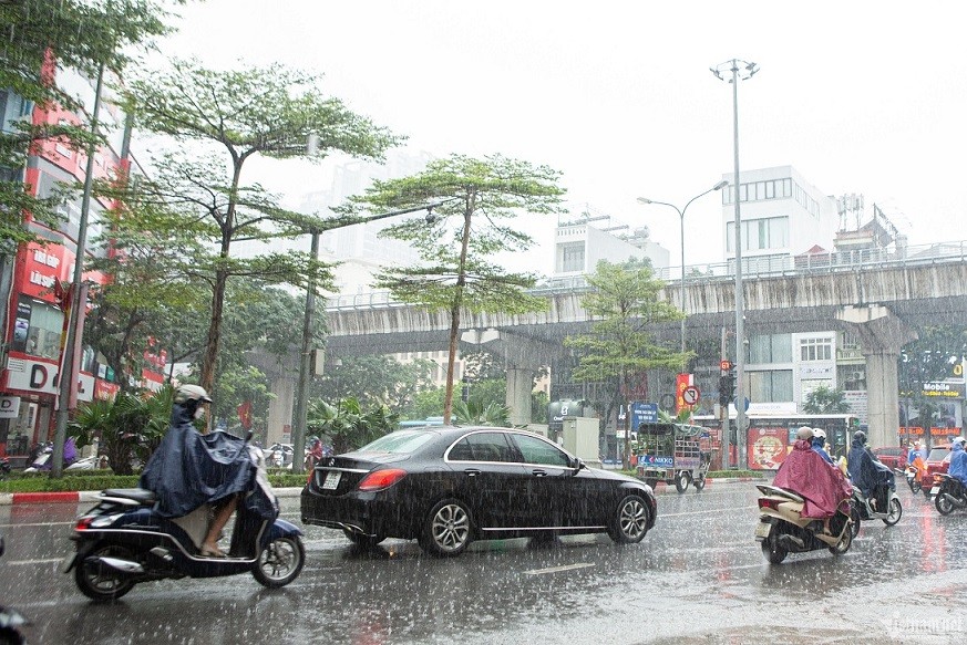 Dự báo thời tiết đêm nay và ngày mai (8-9/5): Hà Nội và cả nước có mưa rào và dông; Tây Nguyên, Nam Bộ chiều tối cục bộ mưa to đến rất to