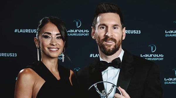 Vợ Messi sang trọng và nổi bật trên thảm đỏ lễ trao giải thưởng 'Oscar làng thể thao'