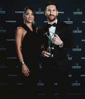 Vợ Messi sang trọng và nổi bật trên thảm đỏ lễ trao giải thưởng 'Oscar làng thể thao'