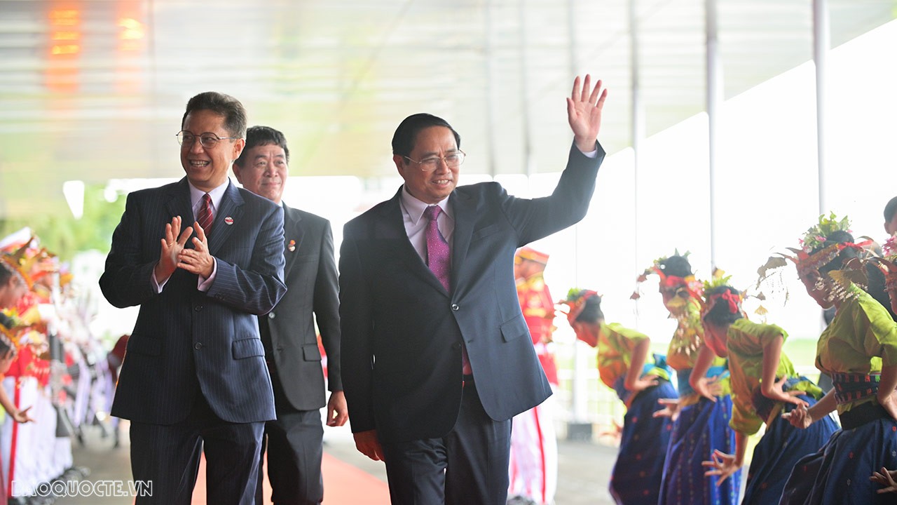 ASEAN 42: Thủ tướng Phạm Minh Chính đến Labuan Bajo, bắt đầu các hoạt động tại Hội nghị cấp cao ASEAN 42