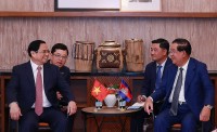 ASEAN 42: Thủ tướng Việt Nam-Campuchia nhất trí triển khai hiệu quả các thỏa thuận giữa hai nước