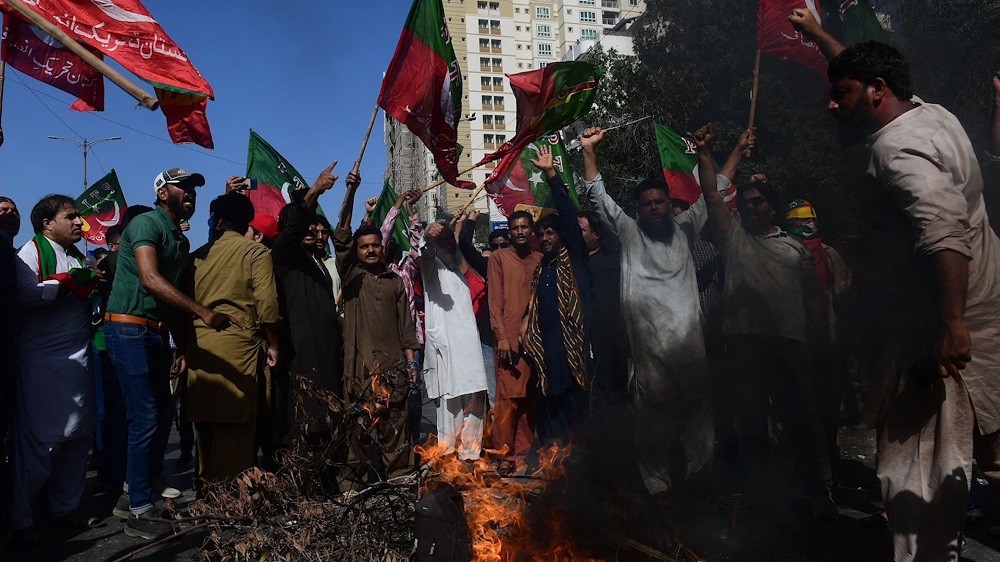 (05.10) Một số hoạt động bạo động, đốt phá đã nổ ra ở Pakistan sau khi cựu Thủ tướng Imran Khan bị bắt. (Nguồn: AP)