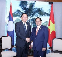 ASEAN 42: Thủ tướng Chính phủ Phạm Minh Chính gặp Thủ tướng Lào Sonexay Siphandone