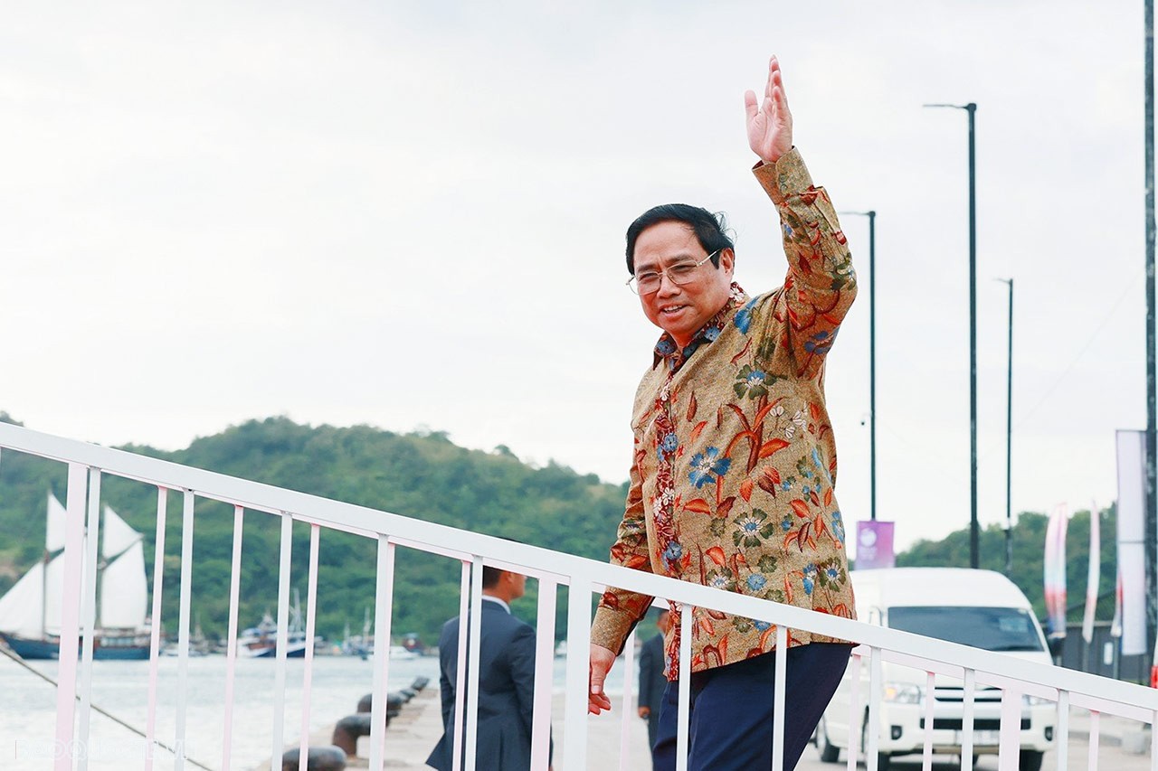 Vải họa tiết ‘mắt gà’ may trang phục của nhà lãnh đạo dự ASEAN 42 do đích thân Tổng thống Indonesia lựa chọn có gì đặc biệt?