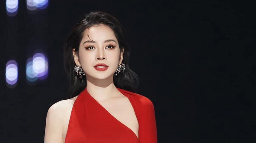 Những mẫu váy đầm giúp Chi Pu tôn vẻ đẹp gợi cảm tại show giải trí Trung Quốc