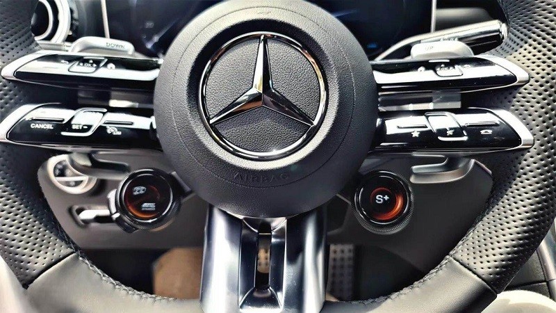 Các chế độ được tích hợp trên vô lăng Mercedes-AMG C43 4Matic 