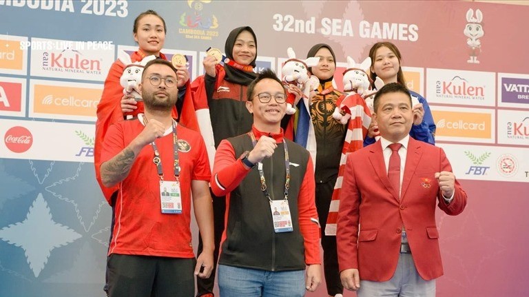 Võ sĩ Việt Nam và Indonesia cùng nhận HCV SEA Games 32 nội dung pencak silat