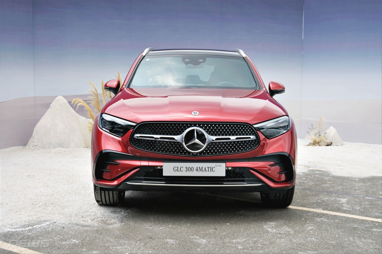 Cận cảnh Mercedes-Benz GLC 300 4MATIC 2023: Thiết kế mới, công nghệ mới