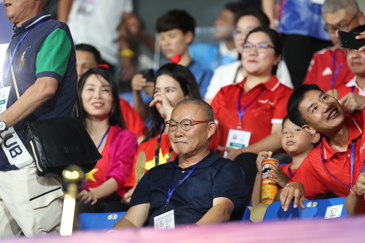 Dù đã chia tay tuyển Việt Nam, ông vẫn giữ liên lạc với các học trò cũ và theo dõi, cập nhật tin tức về bóng đá Việt Nam. Nhà cầm quân 66 tuổi đang xây dựng trung tâm đào tạo bóng đá trẻ ở Hà Nội.