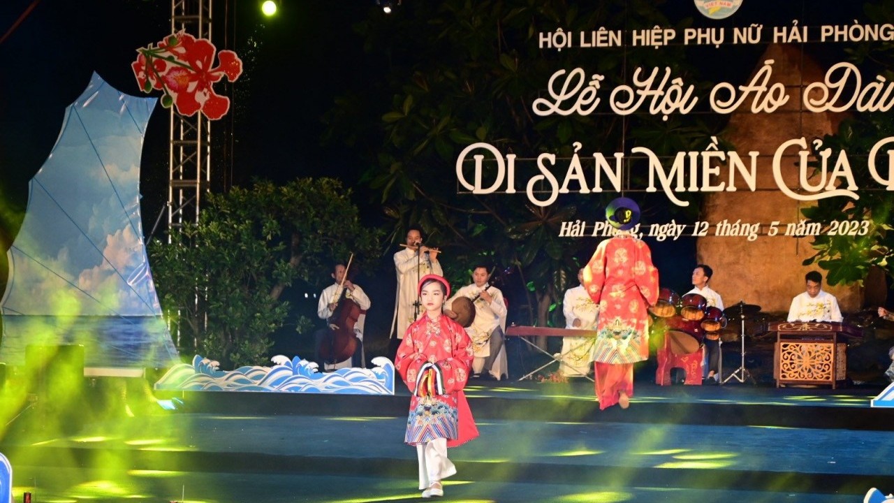 Màn trình diễn công phu tại lễ hội áo dài mừng Lễ hội Hoa Phượng Đỏ - Hải Phòng 2023