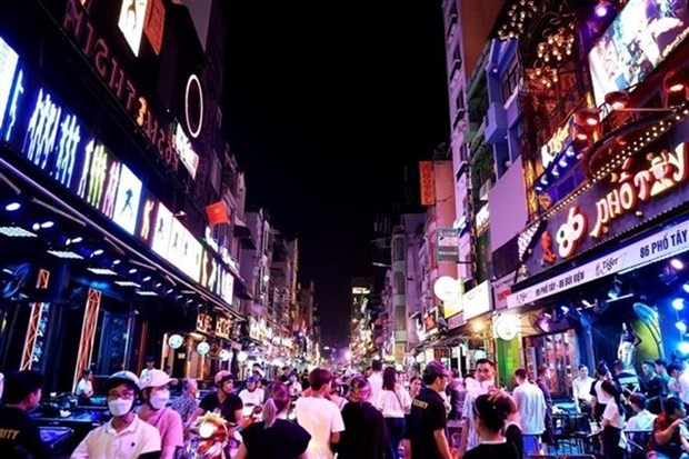 Bui Vien pedestrian street - a popular nighttime destination for foreign visitors and young local people in Ho Chi Minh City. (Photo: VNA)