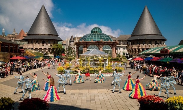 Tourists at Ba Na Hill in Da Nang city. (Source: VNA)