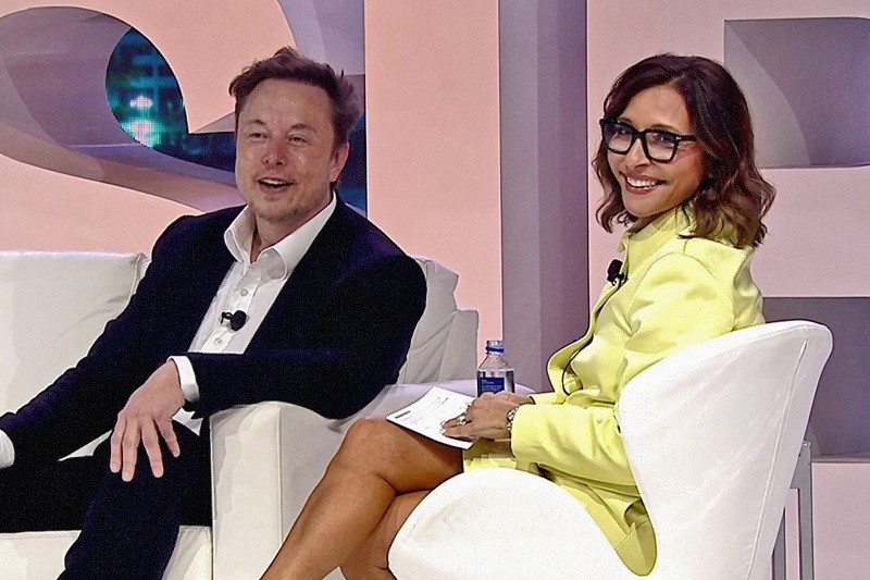 Elon Musk và Linda Yaccarino trong sự kiện tiếp thị giữa tháng 4.