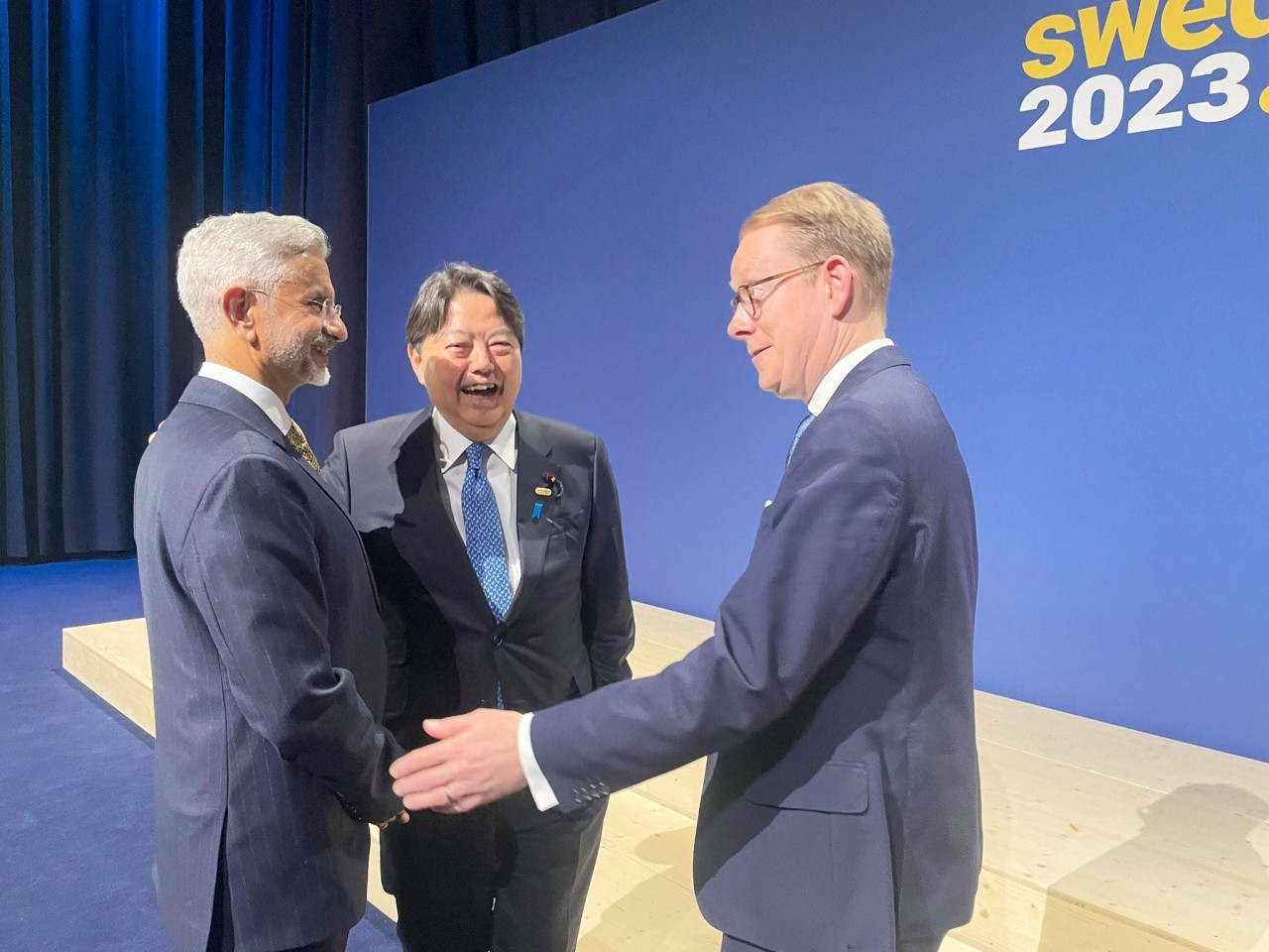 Ngoại trưởng Nhật Bản và Ấn Độ cùng người đồng cấp Thụy Điển Tobias Billstrom tại Diễn đàn Bộ trưởng EU về Ấn Độ Dương-Thái Bình Dương ở Stockholm ngày 13/5. (Nguồn: Twitter)