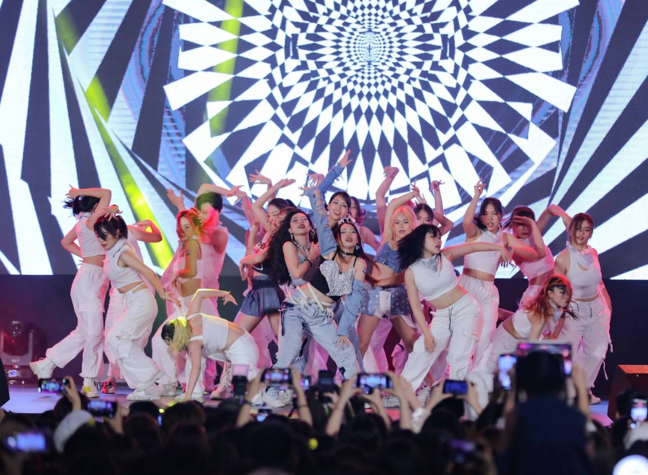 Không khí sôi động tại cuộc thi Hát và nhảy cover K-pop