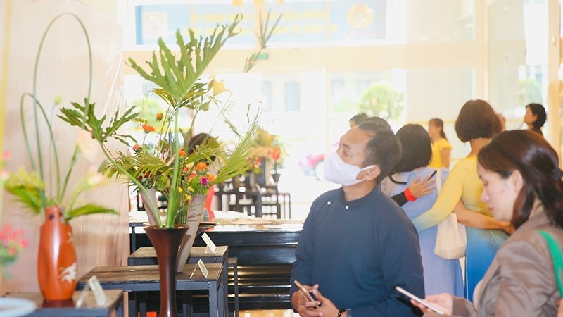 Japanese flower arrangement exhibition opens in HCM City