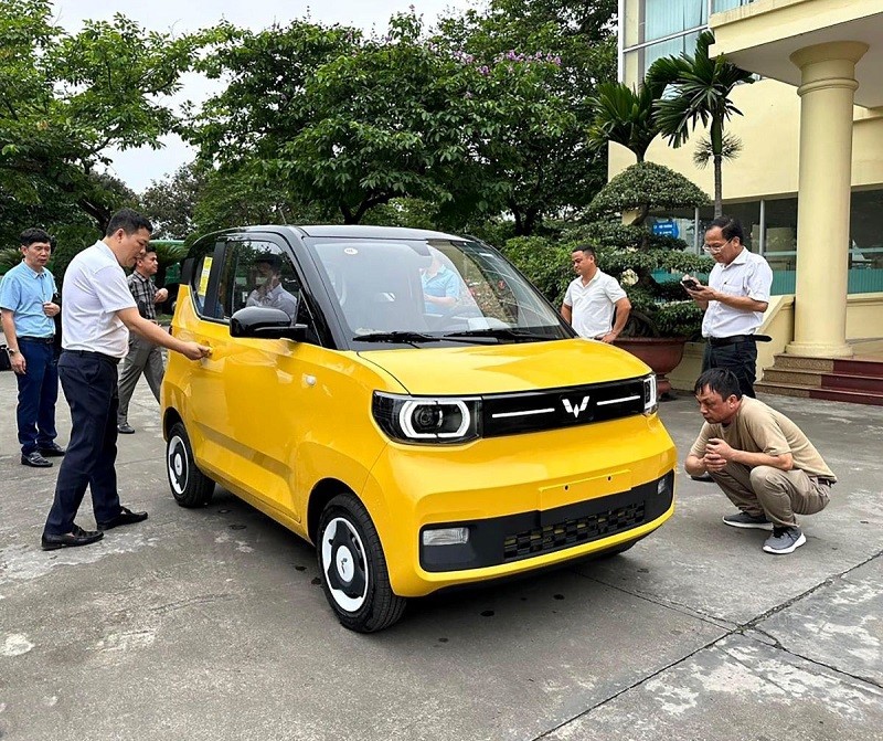 Ô tô điện mini Wuling HongGuang MiniEV lần đầu tiên lộ diện tại Việt Nam.