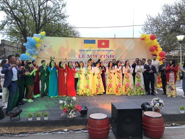 Cộng đồng người Việt tại Odessa, Ukraine tưởng nhớ Chủ tịch Hồ Chí Minh Cộng đồng người Việt tại Odessa, Ukraine tưởng nhớ Chủ tịch Hồ Chí Minh