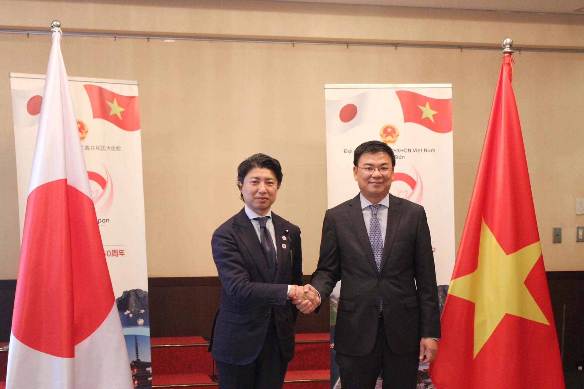 Đại sứ Phạm Quang Hiệu và Hạ nghị sỹ Yoichiro Aoyagi trong họp báo giới thiệu về Lễ hội Việt Nam tại Nhật Bản. (Nguồn: TTXVN)