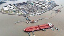 Giá xăng dầu hôm nay 8/6: Saudi Arabia cắt giảm sản lượng, giá dầu tăng nhẹ
