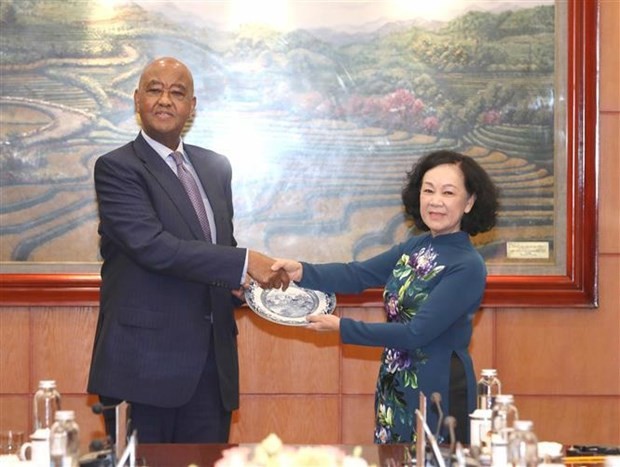 Vietnamese, Tanzanian party officials hold talks in Hanoi