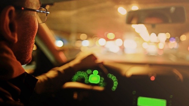 Kinh nghiệm lái xe: Kỹ năng lái xe ô tô ban đêm an toàn bạn cần phải biết