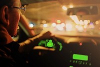 Kinh nghiệm lái xe: Kỹ năng lái xe ô tô ban đêm an toàn bạn cần phải biết