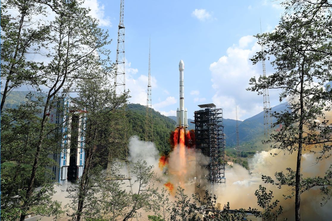 Tên lửa đẩy Trường Chinh 3B mang theo vệ tinh định vị Bắc Đẩu rời bệ phóng tại Trung tâm phóng vệ tinh Tây Xương ở tỉnh Tứ Xuyên, Trung Quốc ngày 17/5/2023. (Nguồn: Tân Hoa xã)