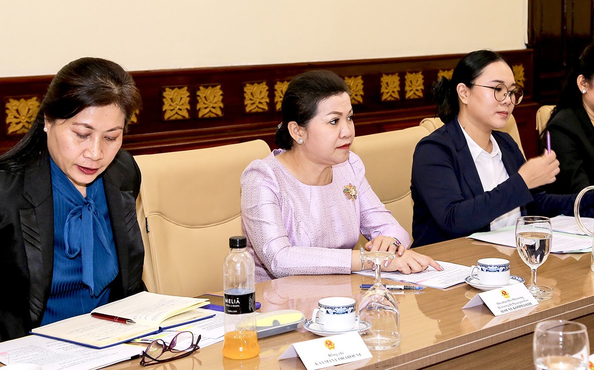 Giao lưu Ban nữ công Bộ Ngoại giao Việt Nam-Lào: Thắt chặt tình đoàn kết và quan hệ đặc biệt giữa hai nước