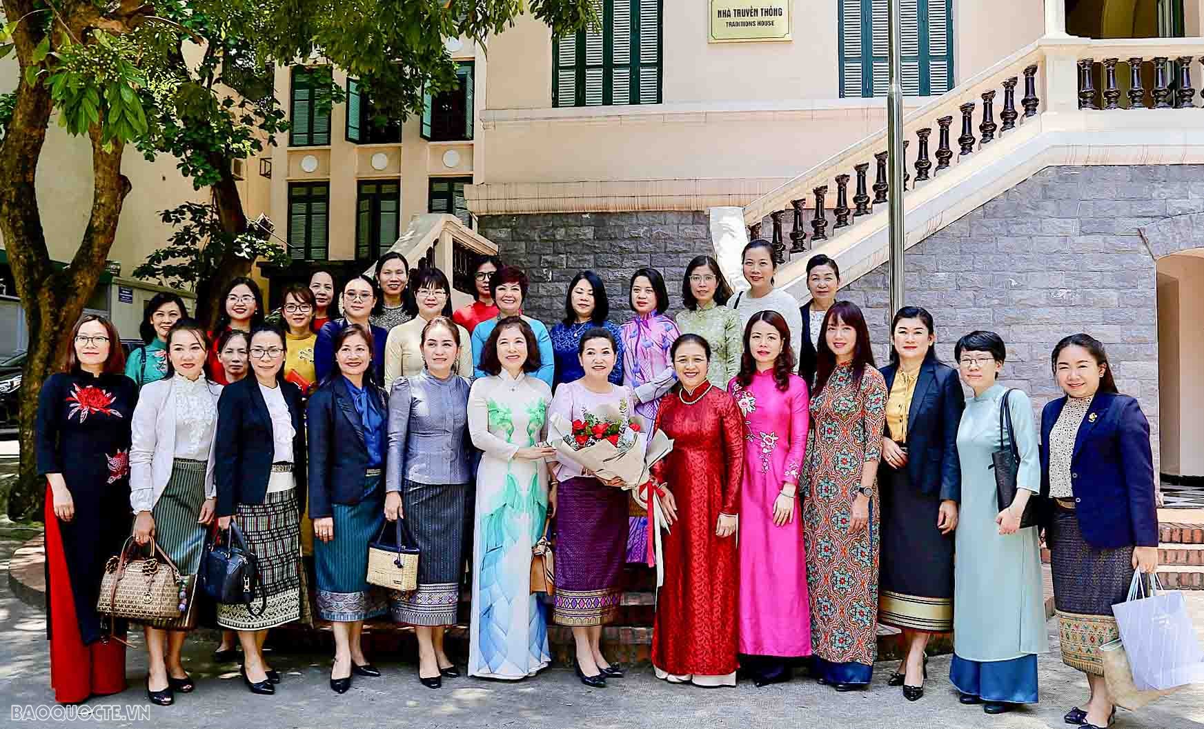 VUFO mong muốn có điều kiện giao lưu, học hỏi các lãnh đạo, nhà ngoại giao nữ của Lào, đồng thời sẵn sàng hợp tác, chia sẻ kinh nghiệm với các cán bộ nữ Bộ Ngoại giao Lào, đặc biệt trong công tác đối ngoại nhân dân.