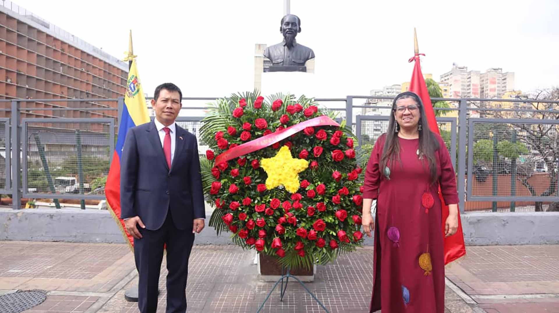 Đại sứ Vũ Trung Mỹ và Thứ trưởng Bộ Ngoại giao Venezuela, Tatiana Pugh.