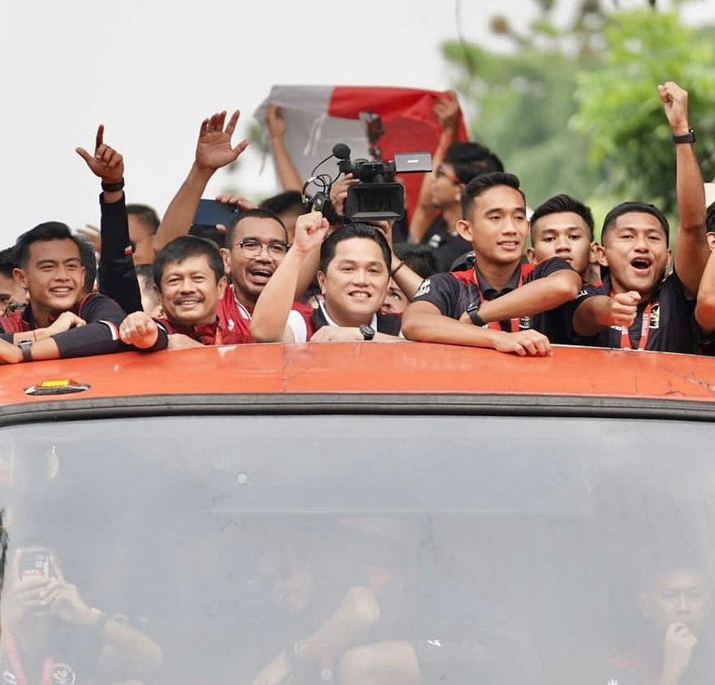 Những hình ảnh U22 Indonesia diễu hành trên đường phố mừng HCV bóng đá nam SEA Games 32