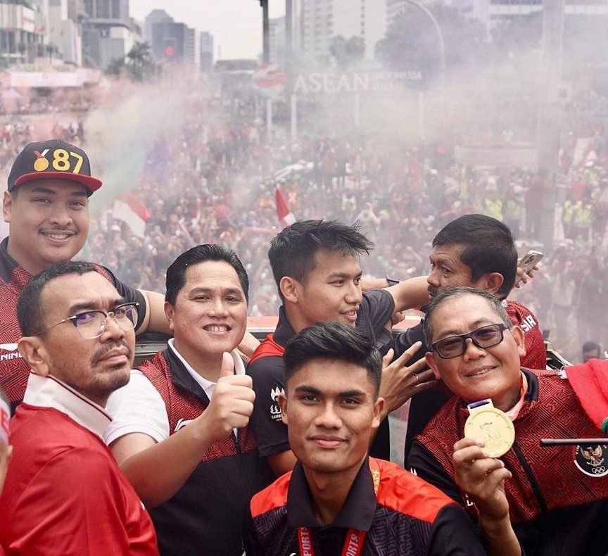 Những hình ảnh U22 Indonesia diễu hành trên đường phố mừng HCV bóng đá nam SEA Games 32