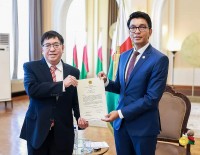 Đại sứ Phạm Hoàng Kim trình Thư ủy nhiệm lên Tổng thống Cộng hòa Madagascar