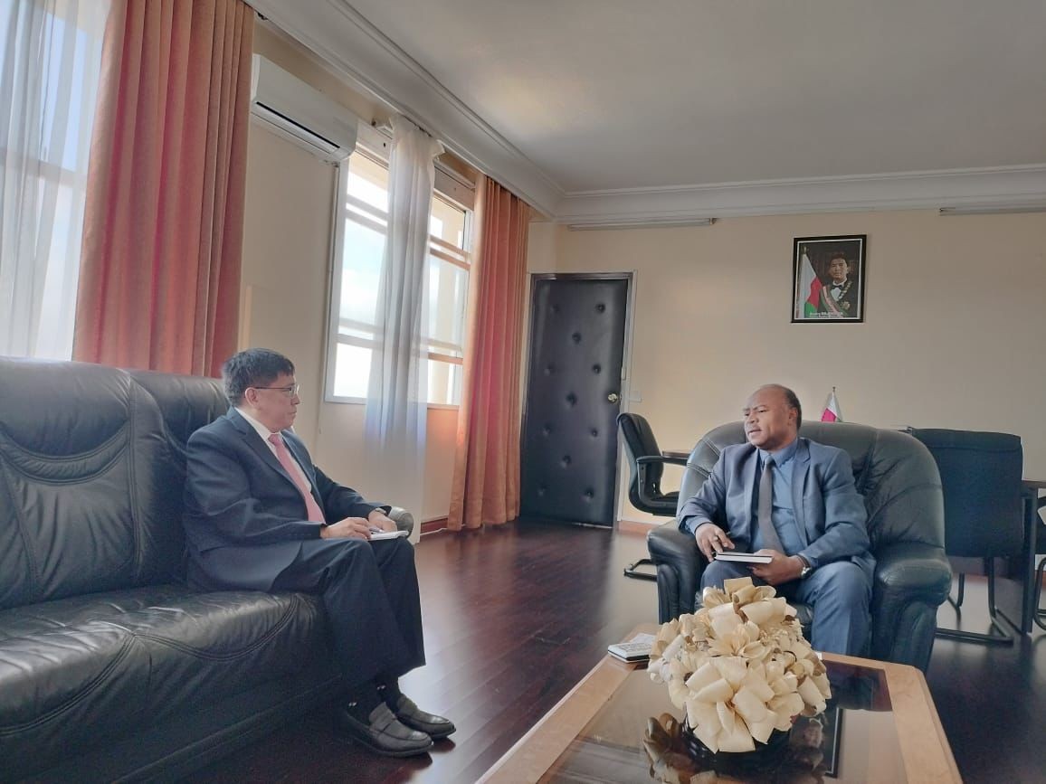 Đại sứ Phạm Hoàng Kim trình Thư ủy nhiệm lên Tổng thống Cộng hòa Madagascar