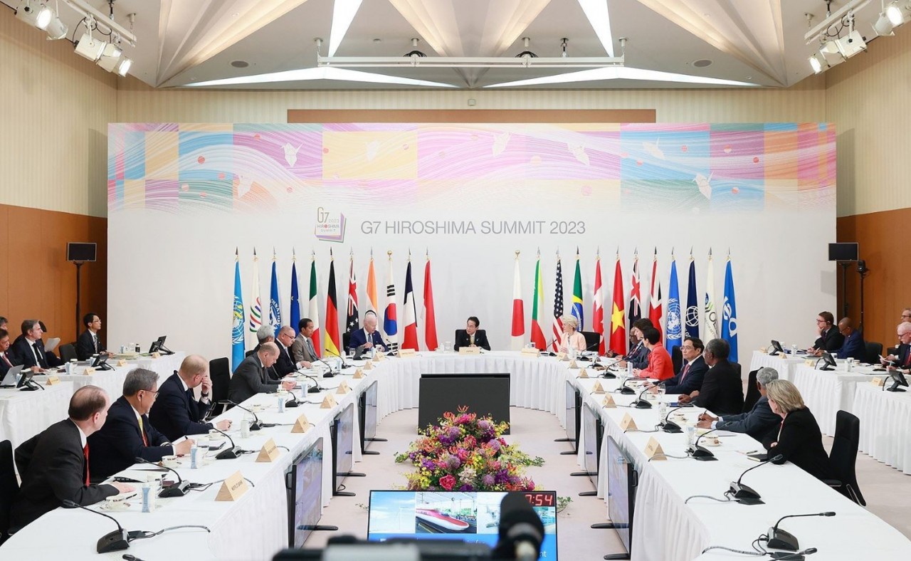 PM delivers message at G7 expanded Summit’s first plenary session