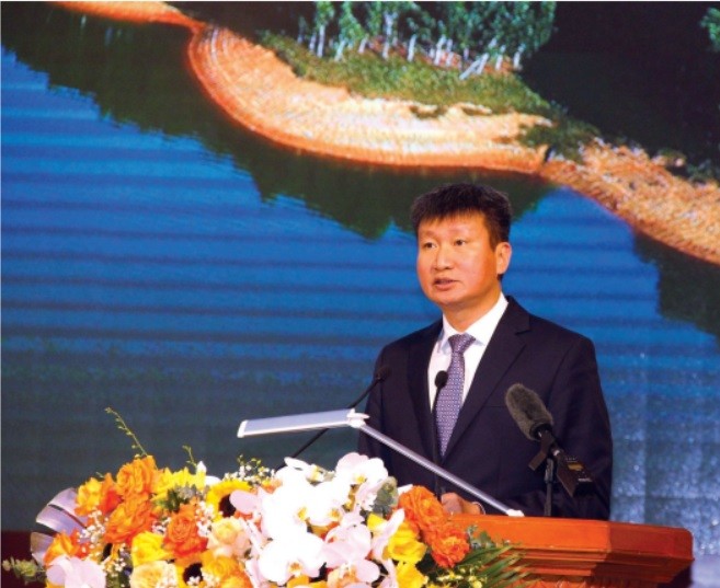 Chủ tịch Ủy ban Nhân dân tỉnh Yên Bái Trần Huy Tuấn phát biểu tại Hội nghị gặp mặt doanh nghiệp, nhà đầu tư đầu năm 2023, ngày 26/2.