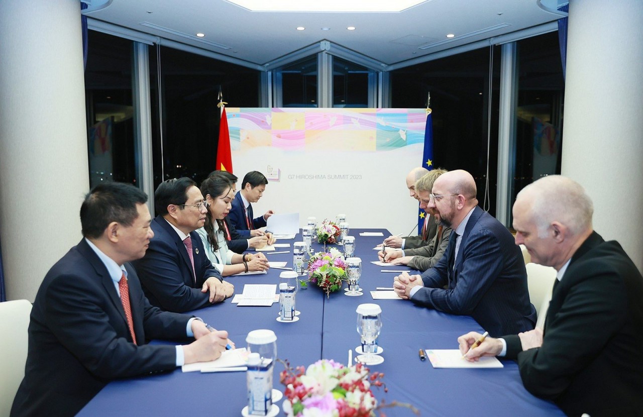 Thủ tướng Phạm Minh Chính gặp Chủ tịch Hội đồng châu Âu Charles Michel