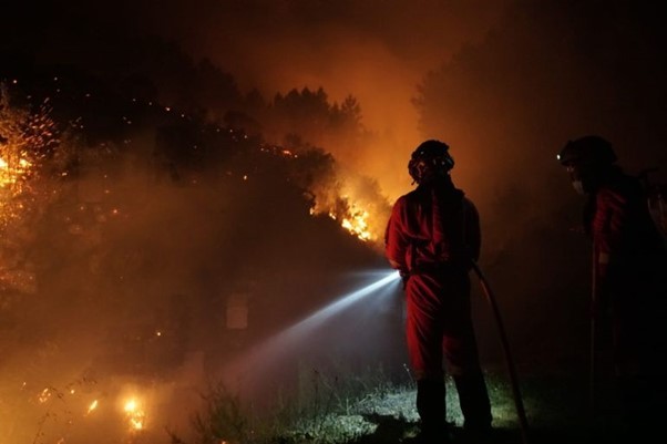 Tây Ban Nha vất vả khống chế đám cháy rừng
