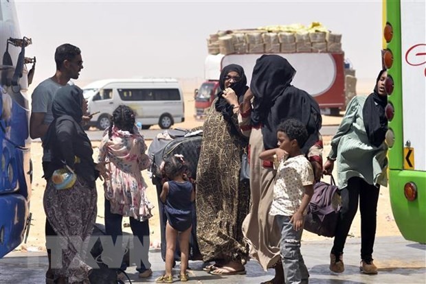 Giao tranh tại Sudan: LHQ và EU chuyển 27 tấn hàng cứu trợ tới Ai Cập hỗ trợ người tị nạn