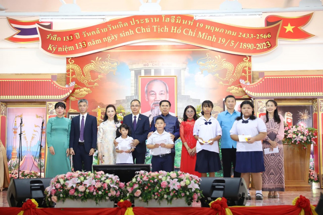 Lễ kỷ niệm 133 năm ngày sinh Chủ tịch Hồ Chí Minh tại tỉnh Nakhon Phanom, Thái Lan