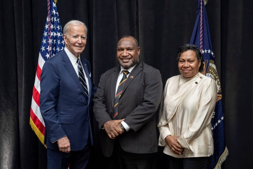Thủ tướng Papua New Guinea James Marape và phu nhân gặp Tổng thống Mỹ Joe Biden ngày 21/9/2022. (Nguồn: 