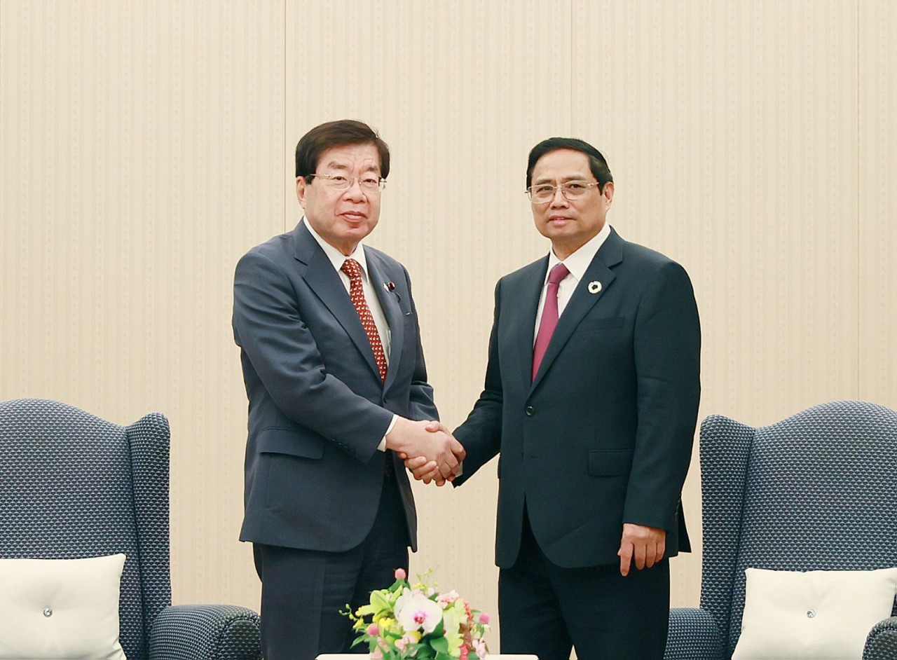 Thủ tướng Phạm Minh Chính và Hạ nghị sĩ Hiraguchi, Chủ tịch Ủy ban đặc biệt về Xây dựng luật công chức và đạo đức chính trị của Hạ viện. (Nguồn: TTXVN)