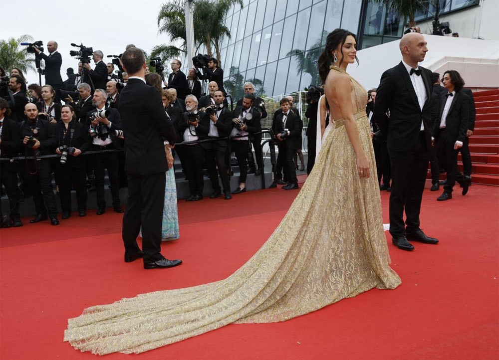 Phong cách thời trang sang trọng của dàn WAGs trên thảm đỏ LHP Cannes 2023