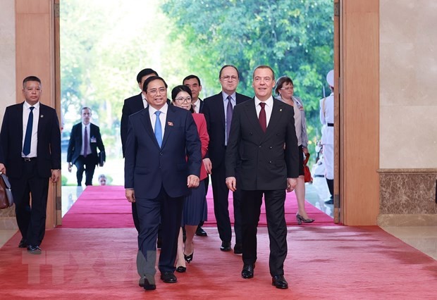 Prime Minister Pham Minh Chinh receives Chairman of United Russia Party