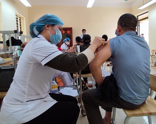 Tiêm vaccine Covid-19 cho người dân trên địa bàn TP. Hà Nội. (Nguồn: SK&ĐS)
