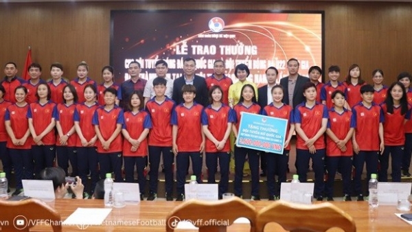 SEA Games 32: VFF trao tiền thưởng cho đội tuyển nữ và U22 Việt Nam