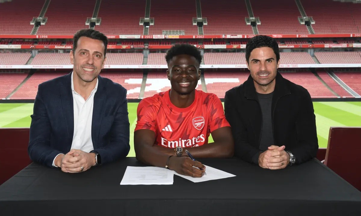 : Man City củng cố lực lượng; Bukayo Saka ký mới Arsenal;